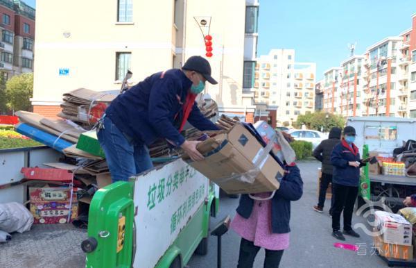 半岛APP最新版本下载扔垃圾可以“赚存款” 苏州在吴江盛泽镇这61个小区居民高兴(图1)